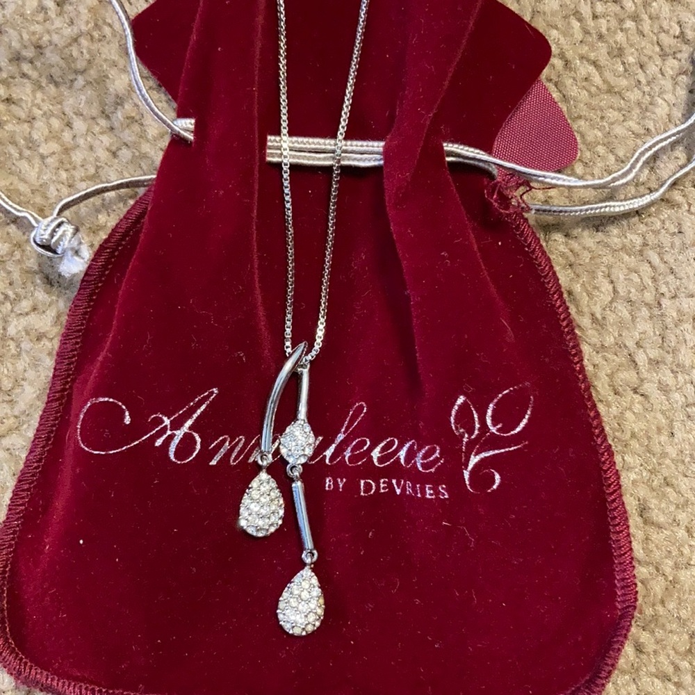 Annaleece by Devries Swarovski necklace